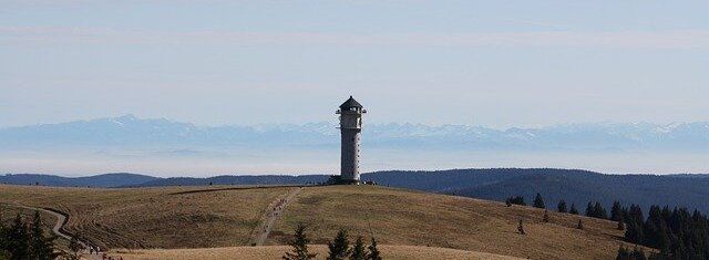 Feldberg Turm im Sommer.